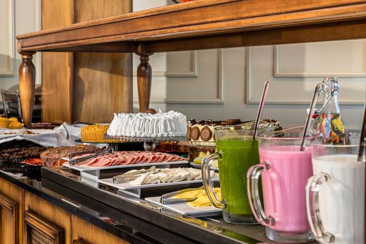 Breakfast/Coffee Service 26 of 38