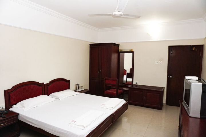 Room 16 of 33