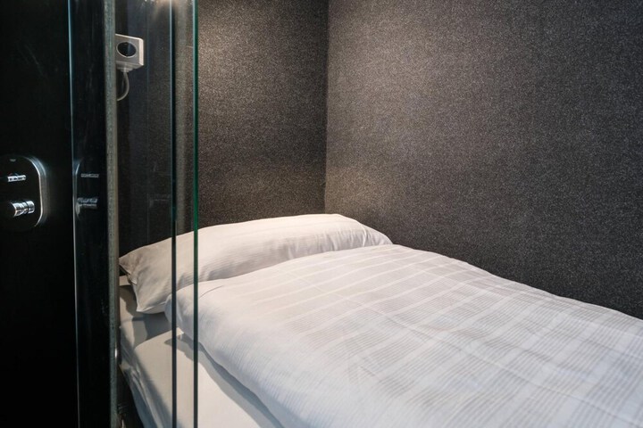 Room 10 of 37