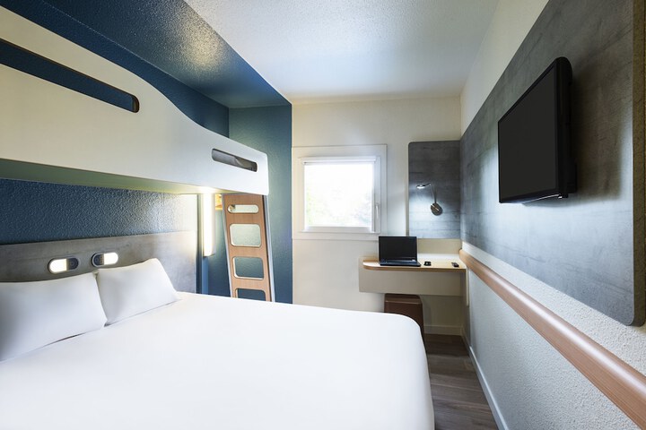 Room 4 of 37