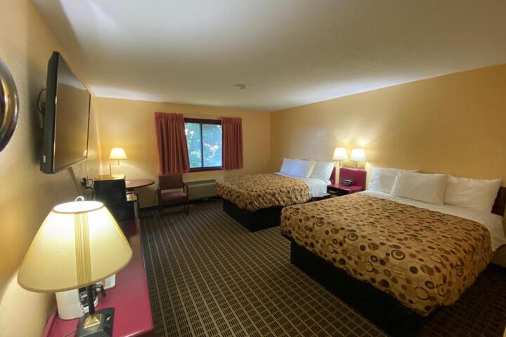 1 Queen Bed (2 of 11)