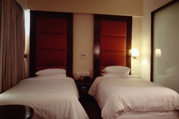 Room 11 of 35