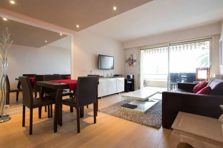 Room 4 of 18