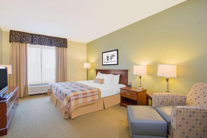 1 King Bed (5 of 5)