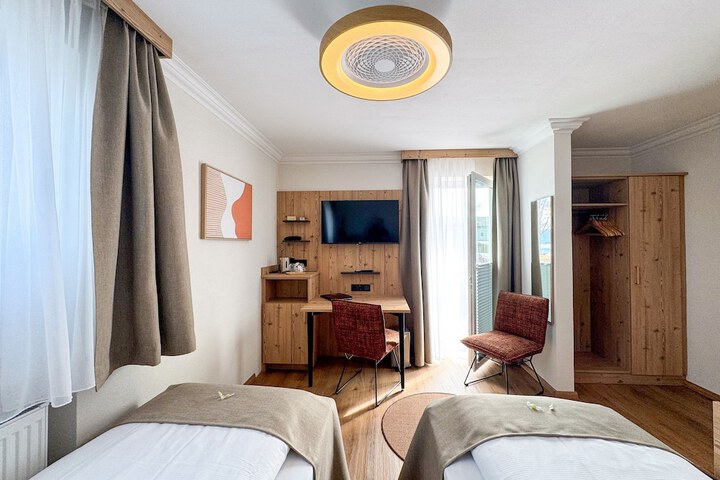 Room 28 of 207