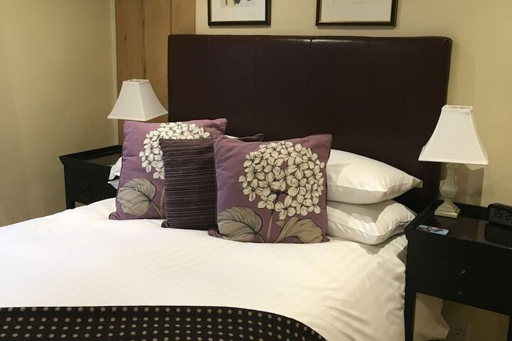 Room 9 of 94