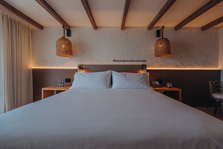 Room 26 of 165