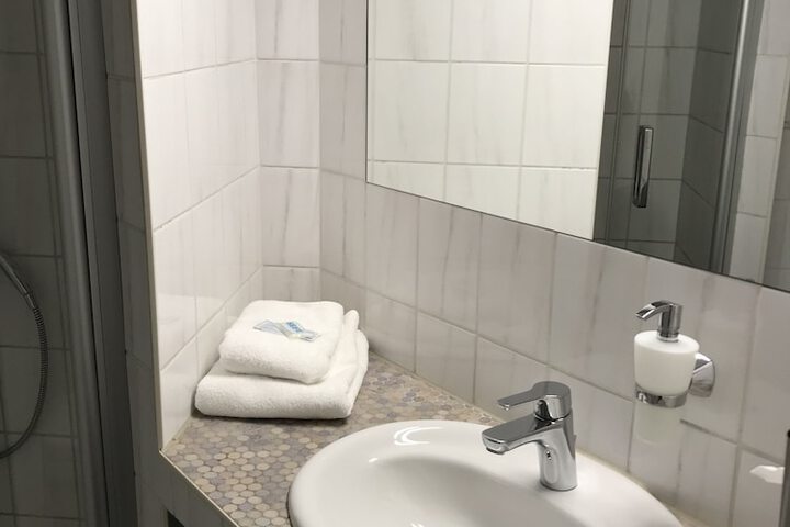 Room 9 of 23