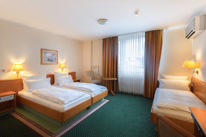 Room 10 of 27