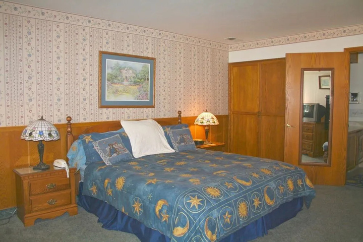 Room 4 of 13
