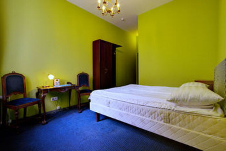 Room 15 of 25