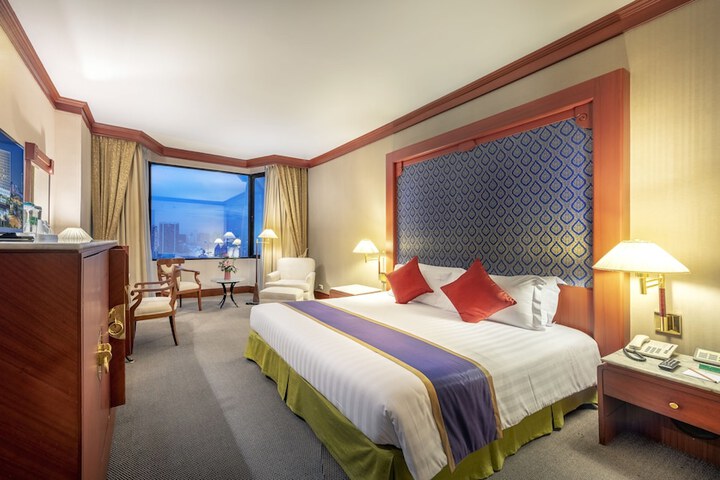 Room 32 of 63