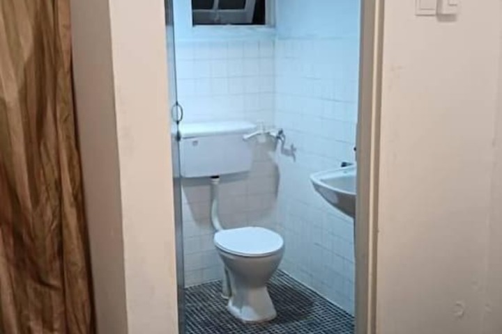 Room 42 of 73