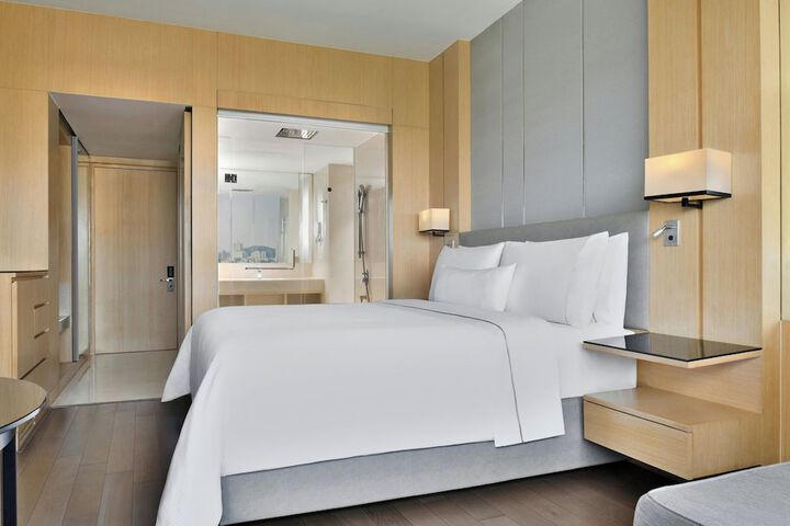 Room 27 of 123