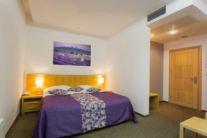 Room 10 of 67