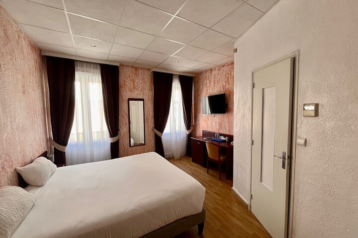 Room 15 of 43