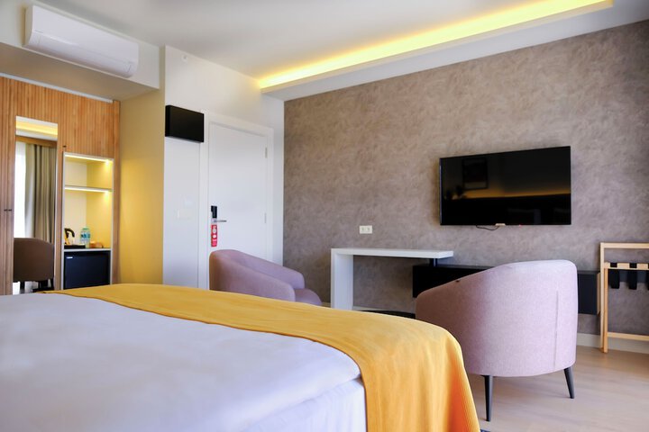 Room 10 of 81