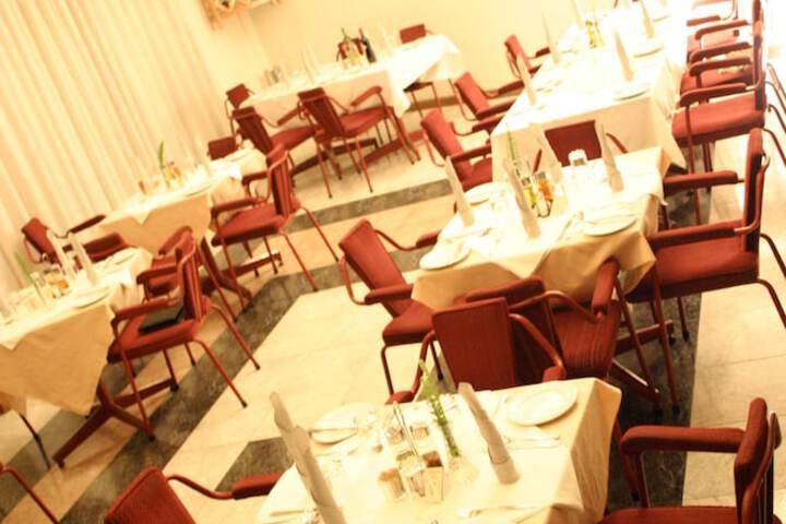 Dining 11 of 16