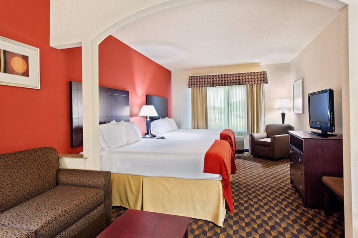 2 Queen Beds (2 of 7)
