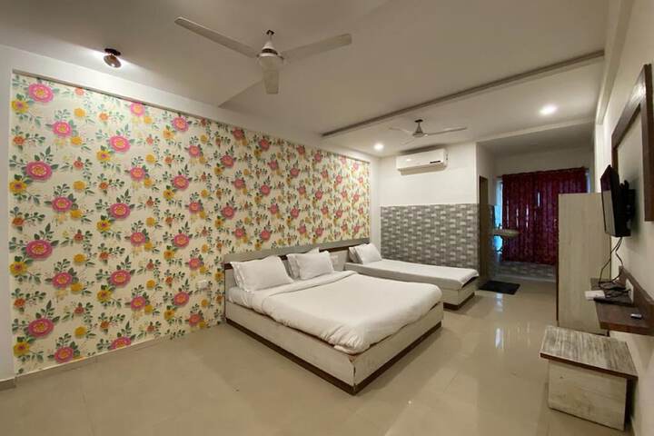 Room 6 of 14