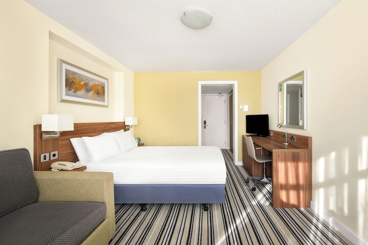 Room 28 of 87