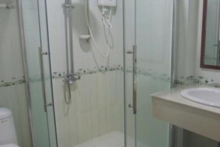 Happy Hotel