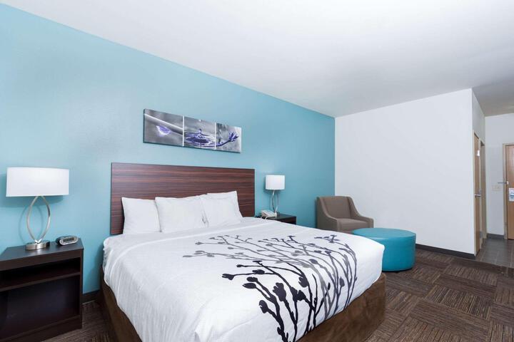 1 King Bed (2 of 28)