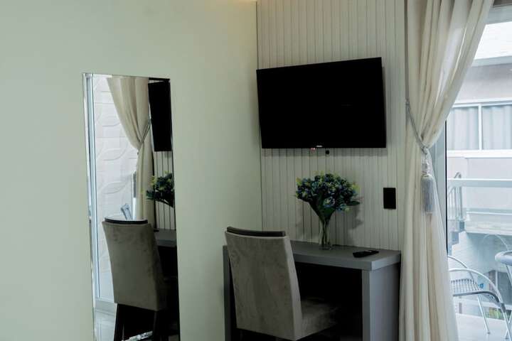 Room 11 of 48