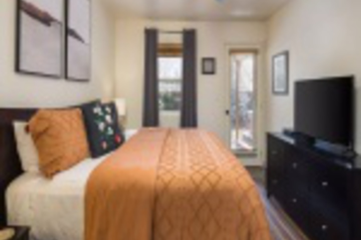Room 85 of 108