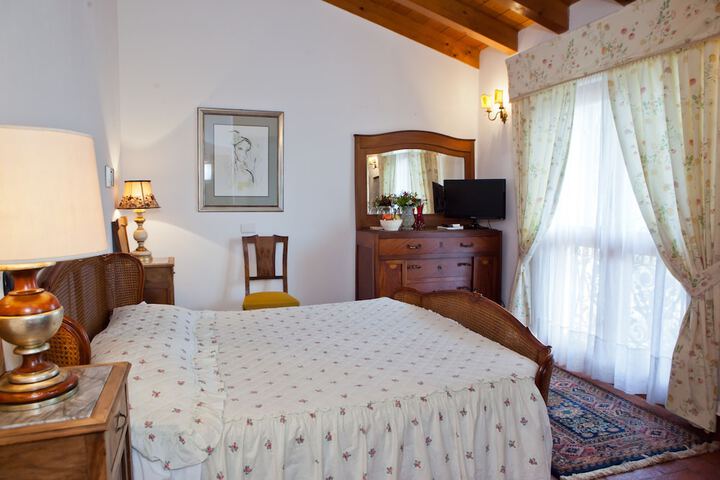 Room 4 of 36