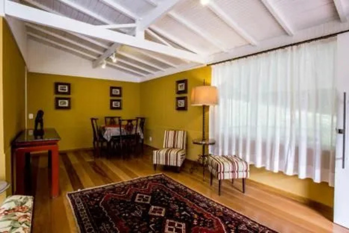 Room 14 of 33