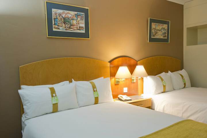 Room 9 of 184