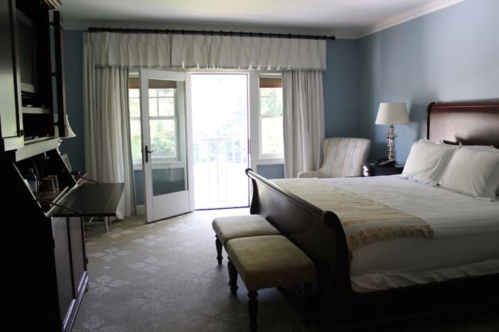 Deluxe Room 1 King Bed (8 of 53)