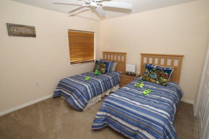 Room 13 of 36