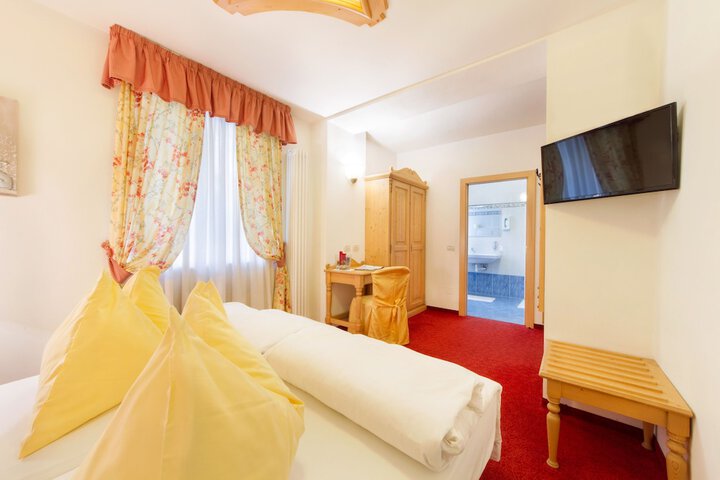 Room 8 of 67