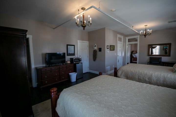 1 King Bed (30 of 40)