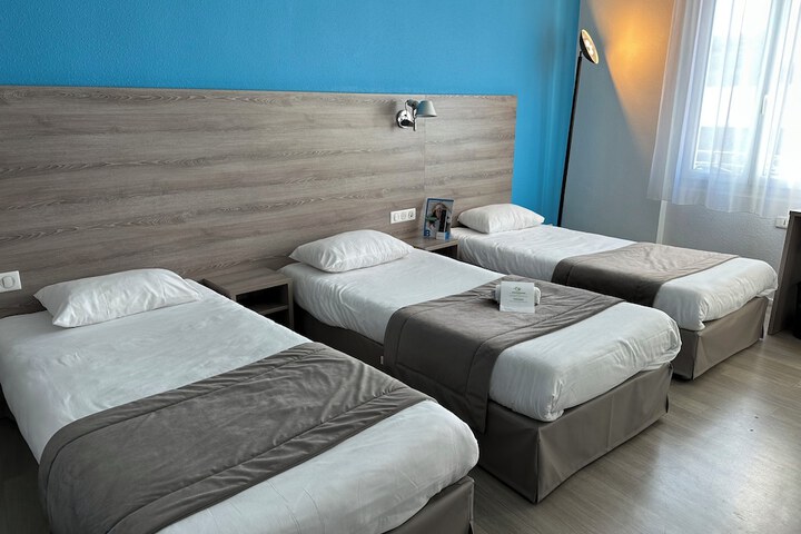 Room 14 of 65