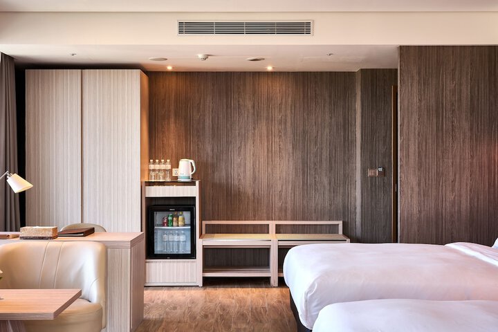 Room 25 of 65