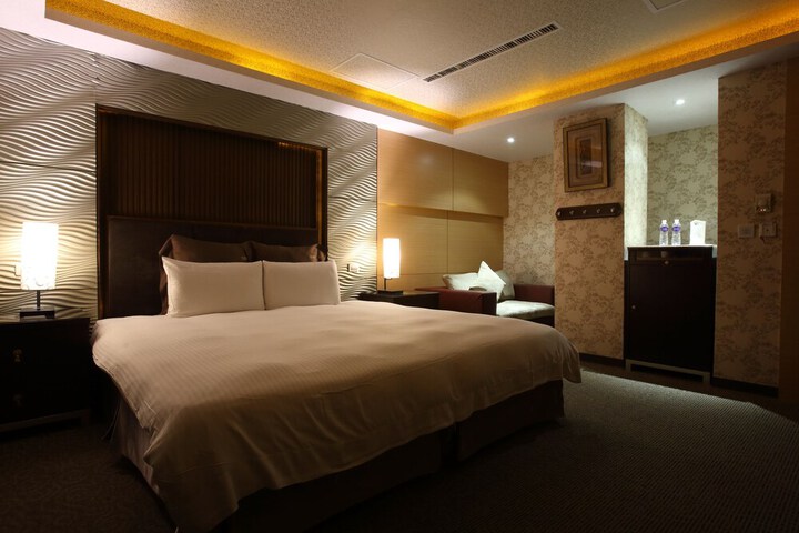 Room 9 of 54
