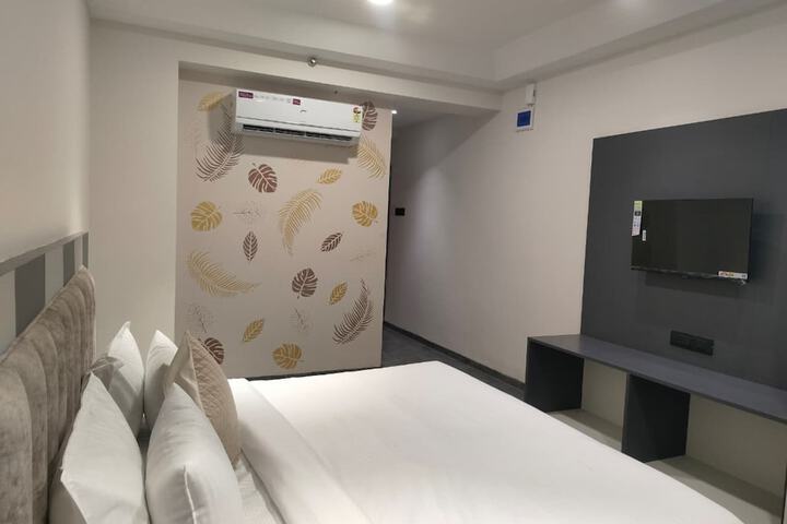 Room 6 of 19