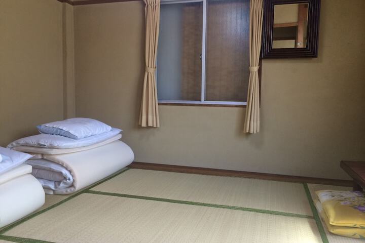 Room 9 of 33