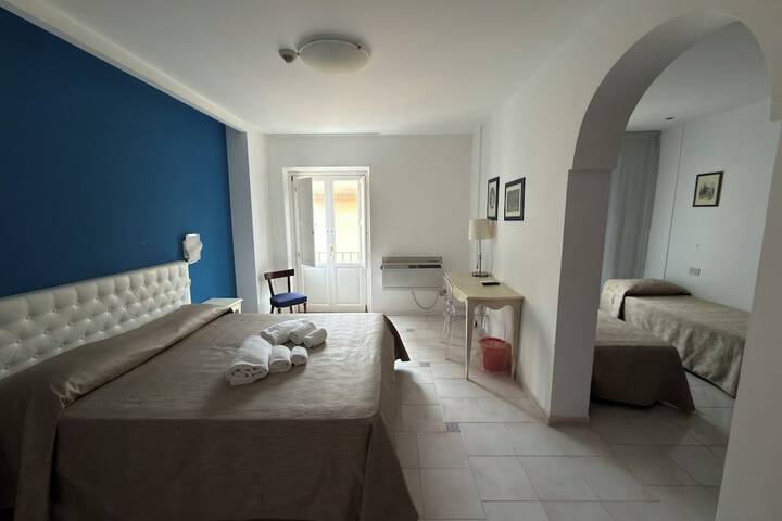 Room 7 of 27