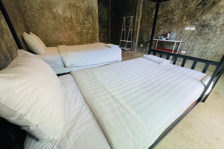 Room 10 of 99