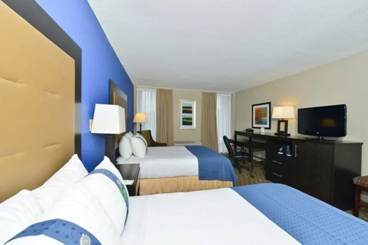 Room 4 of 19