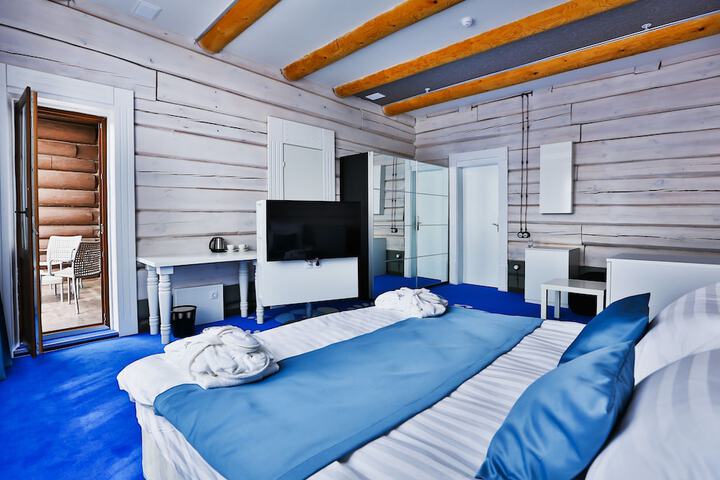 Room 15 of 49