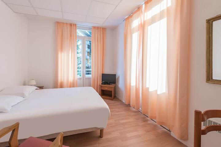 Room 5 of 19