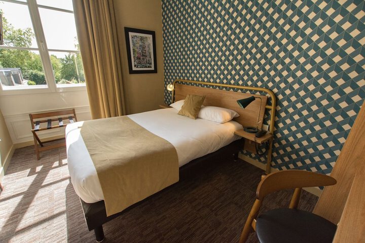 Room 3 of 53