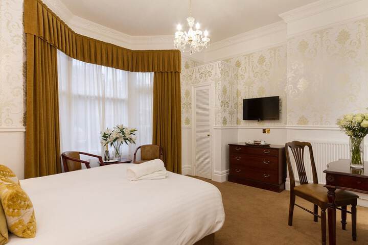 Room 12 of 46
