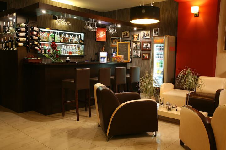 Lounge 31 of 38