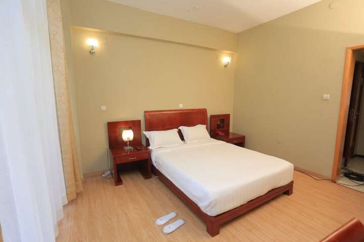 Room 10 of 24